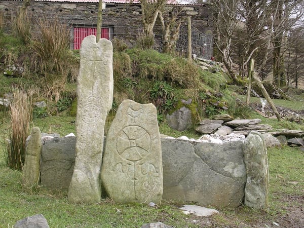 Srugreine_Graveyard-Graveyard-situated-next-to-a-farm-at-the-foot-of-Caherlehillan-on-Google-Maps